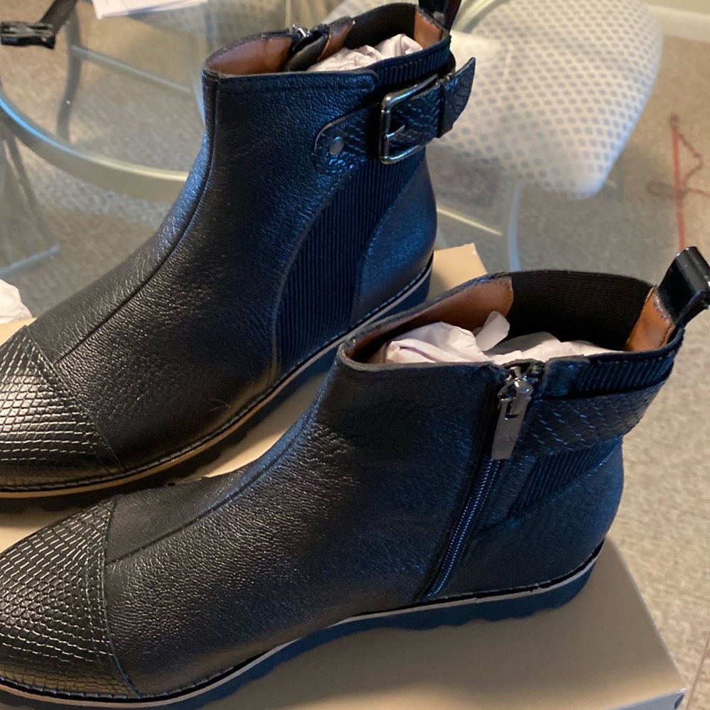 Donald Pliner boots